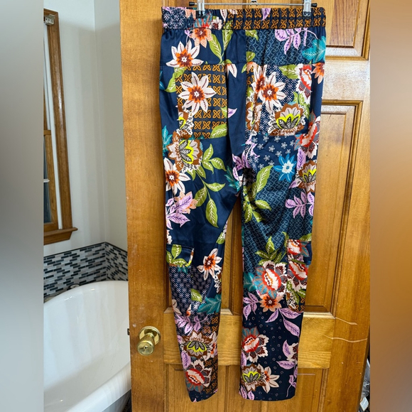 Johnny Was Wild Kelly Silk Cargo Pants - Picture 5 of 10